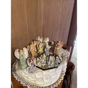 collection of 14 Assorted angels figurines All Mostly Resin And Porcelain
